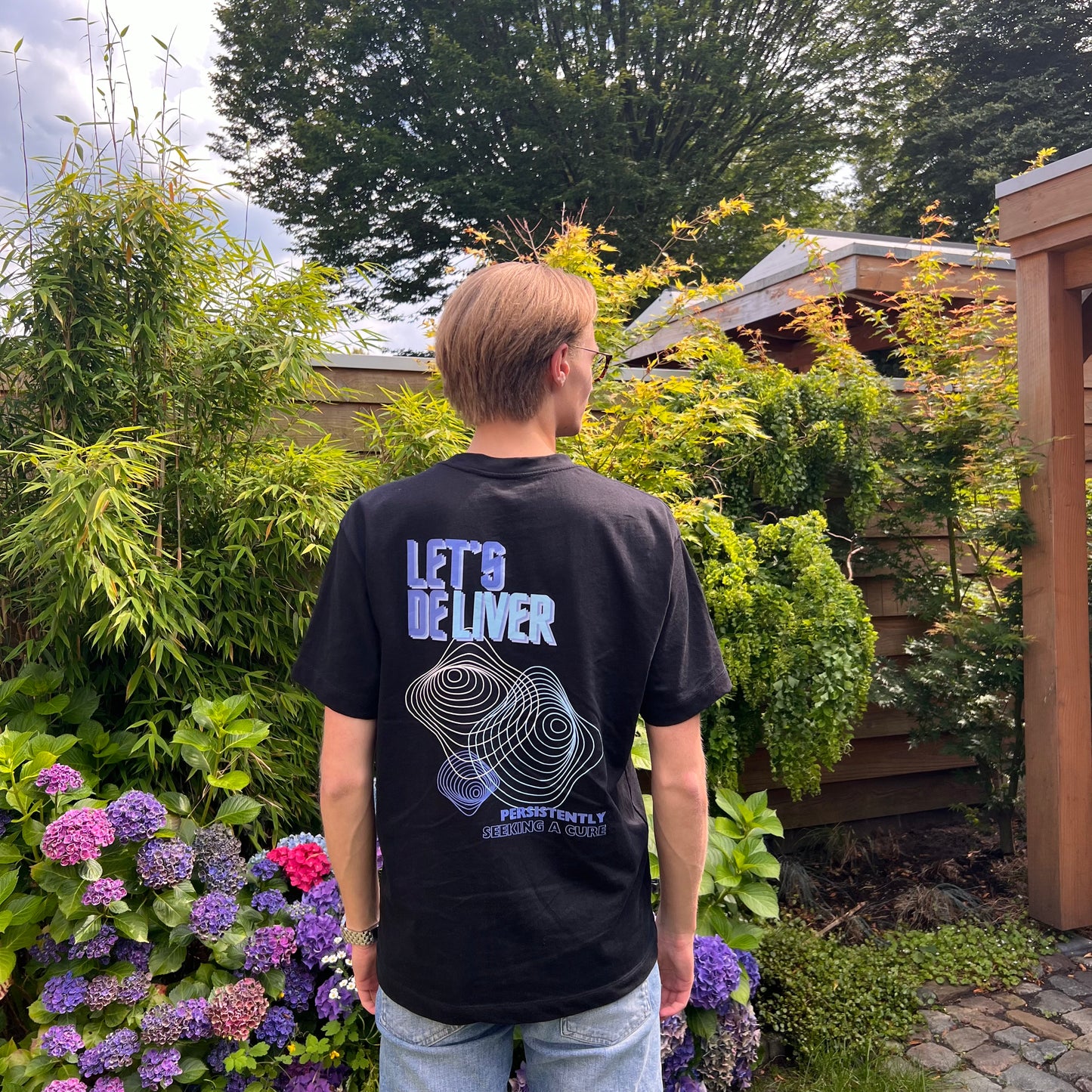 T-shirt 'Deliver' Zwart