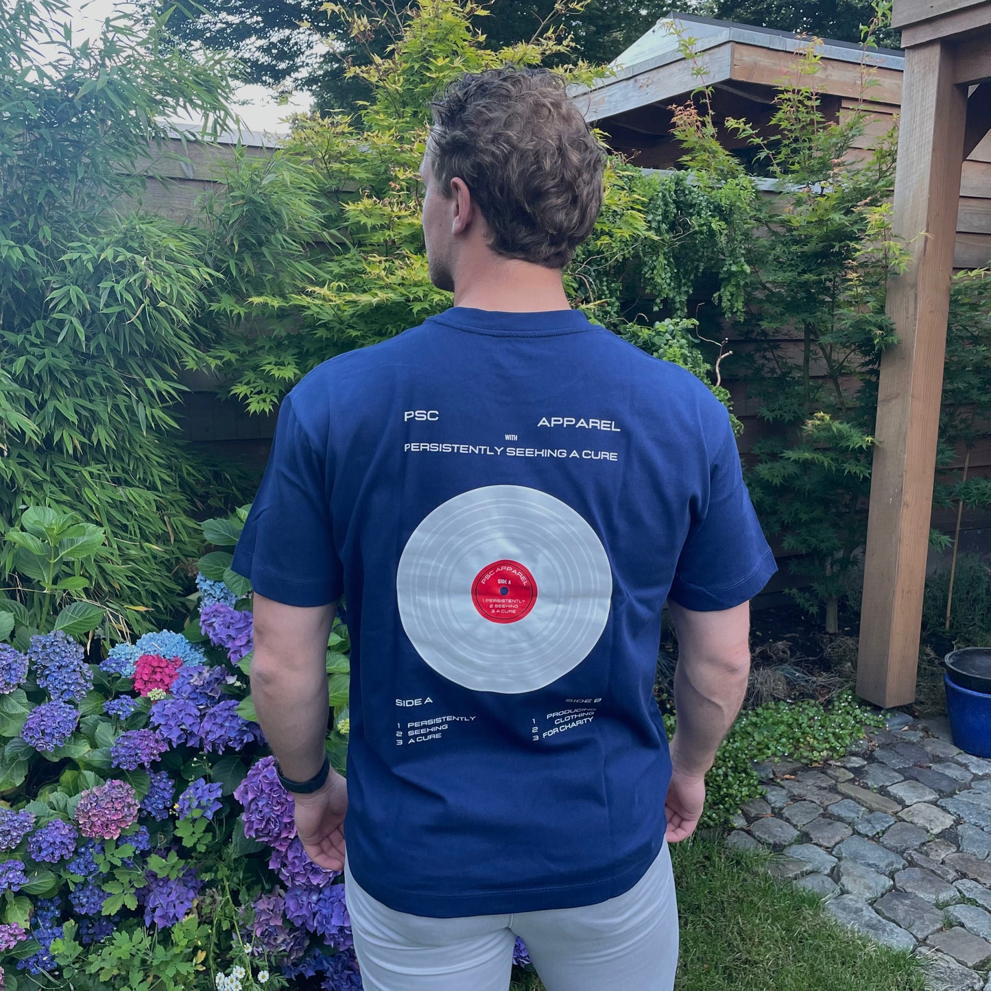 T-shirt 'Vinyl' Blauw